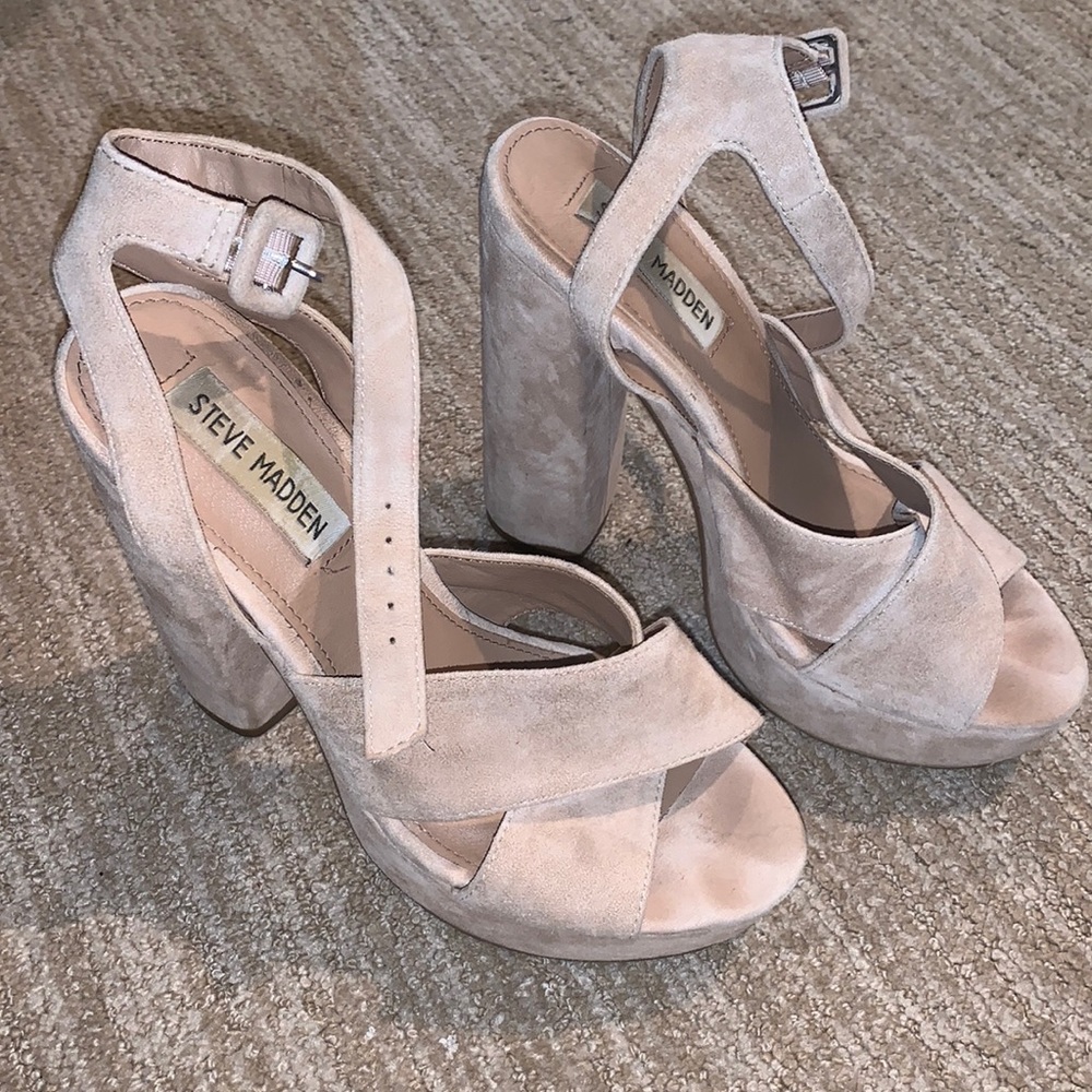 Selling these Steve Madden platform chunky heels